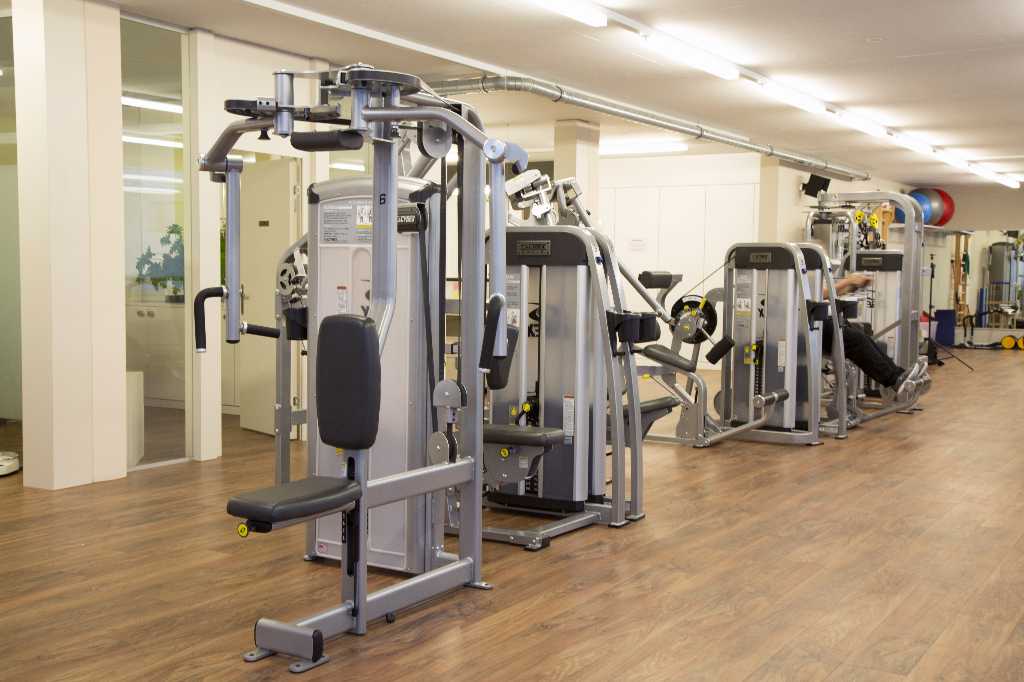 Logo-Brustmuskeltraining und oberer Rücken